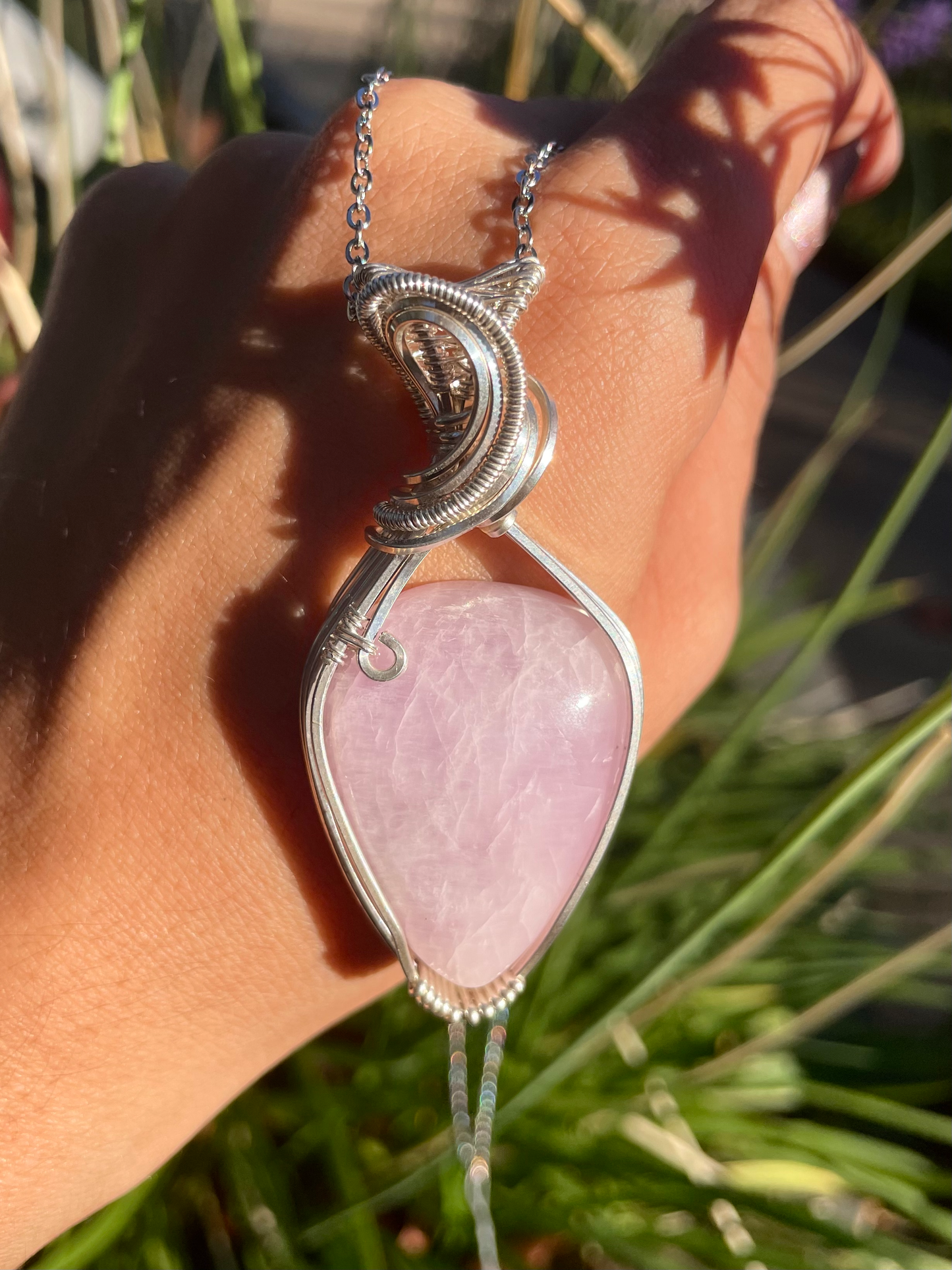 𝐷𝑖𝑣𝑖𝑛𝑎 • Kunzite