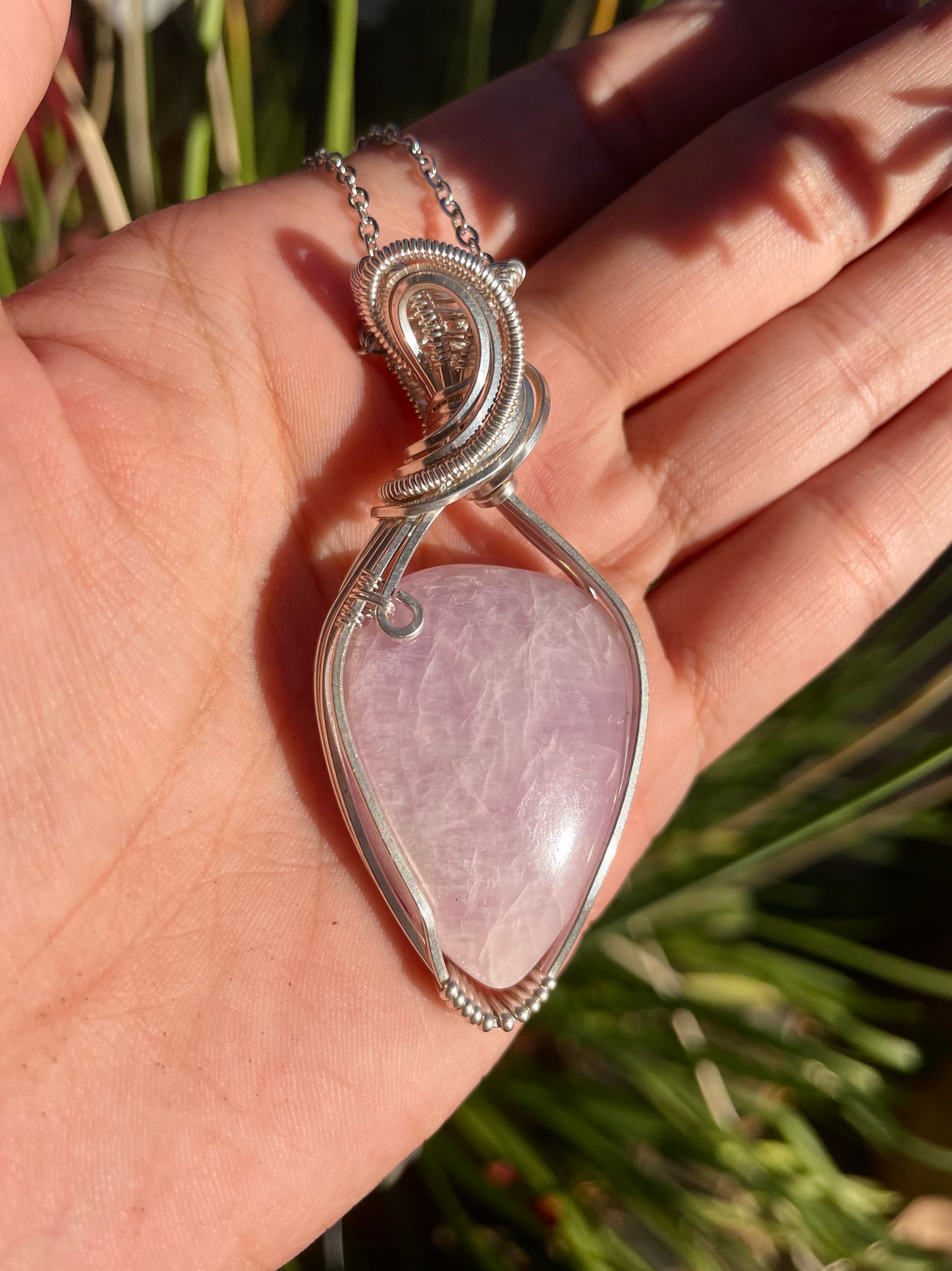 𝐷𝑖𝑣𝑖𝑛𝑎 • Kunzite